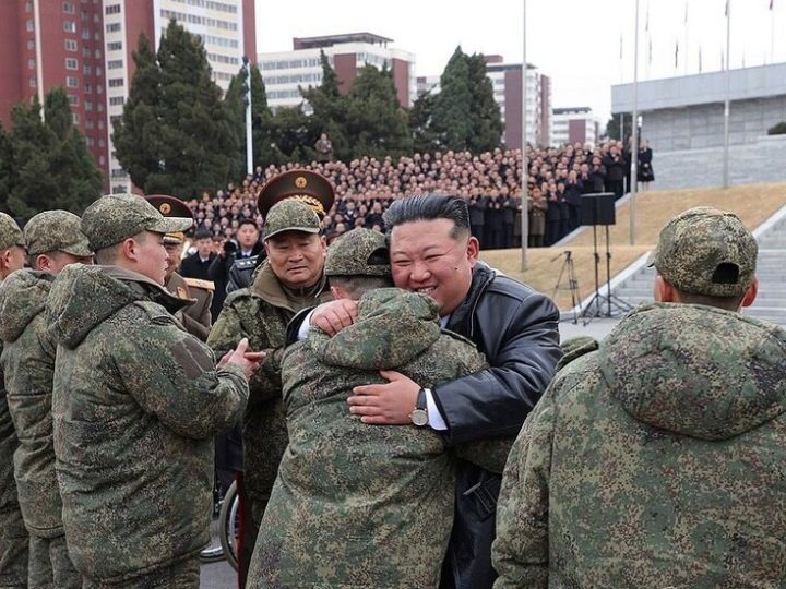 كيم يشيد بجنوده العائدين من كورسك الروسية بعد إزالة الألغام ويكشف عن خسائر في صفوفهم