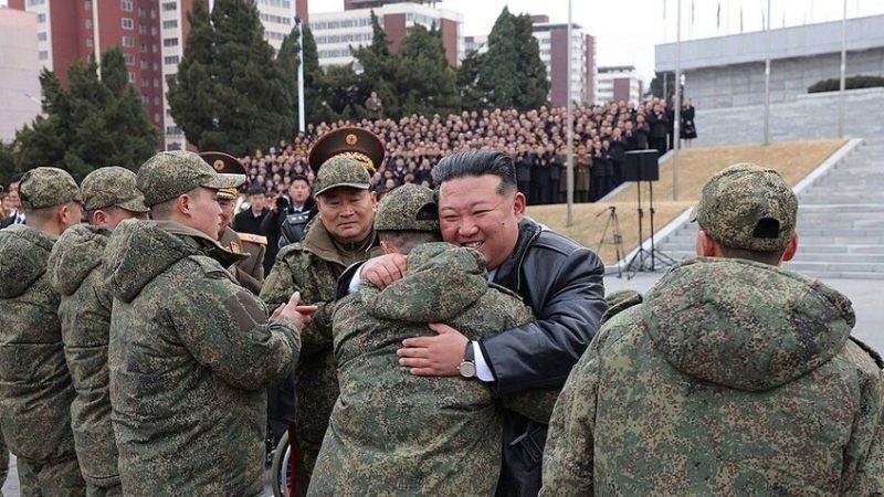 كيم يشيد بجنوده العائدين من كورسك الروسية بعد إزالة الألغام ويكشف عن خسائر في صفوفهم