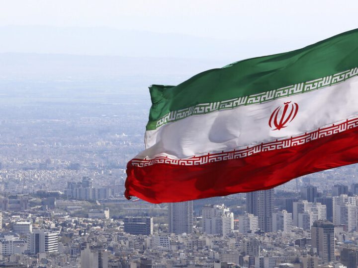 امرأة إيرانية قتلت زوجها تنجو من حبل المشنقة بعد تدخل عشائري