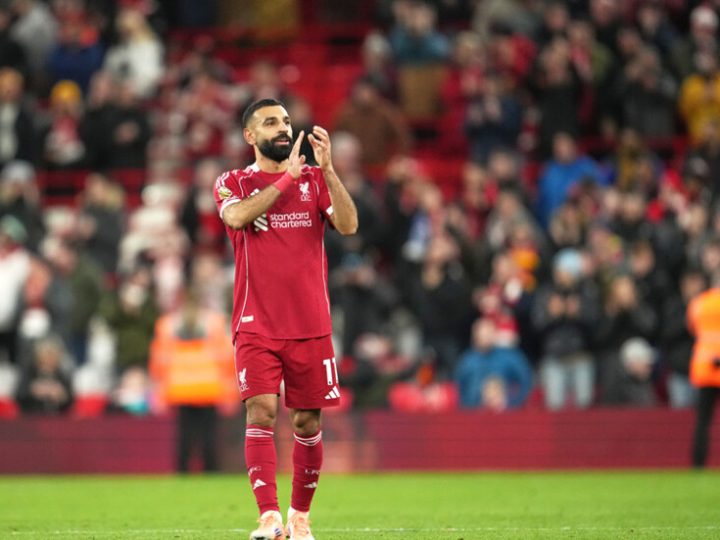 سلوت يكيل المديح لصلاح بعد مساهمته في فوز ليفربول على برايتون