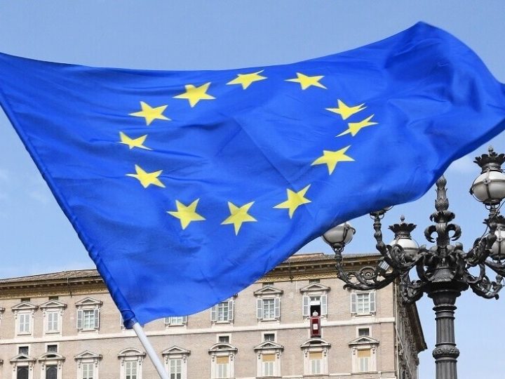 الاتحاد الأوروبي يطالب إيران بالإفراج عن الناشطة نرجس محمدي