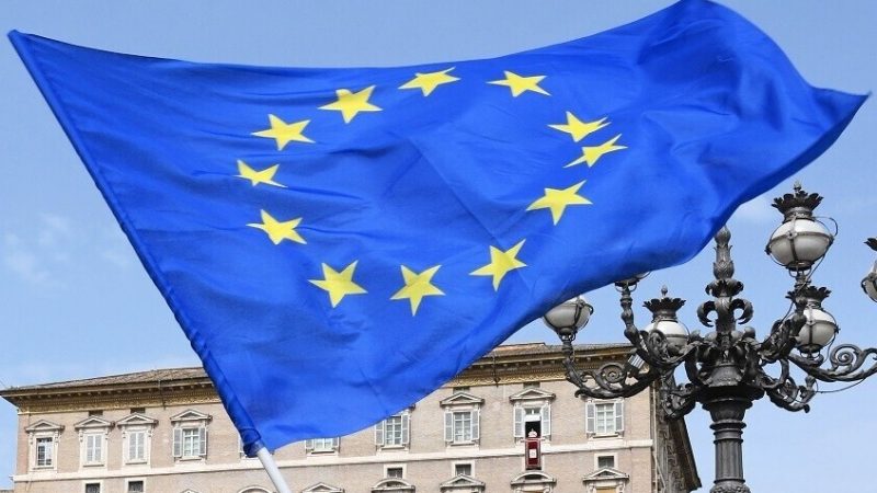 الاتحاد الأوروبي يطالب إيران بالإفراج عن الناشطة نرجس محمدي