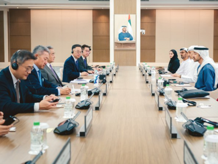 وانغ يي في أبوظبي: تعزيز الشراكة الصينية-الإماراتية نحو آفاق أوسع