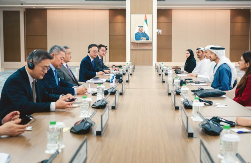 وانغ يي في أبوظبي: تعزيز الشراكة الصينية-الإماراتية نحو آفاق أوسع