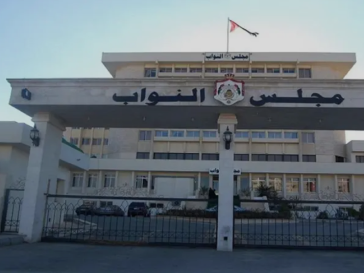 الأردن.. اجتماع برلماني لمناقشة “سلامة المدافئ” ودعوات لإقالة وزير الصناعة والتجارة