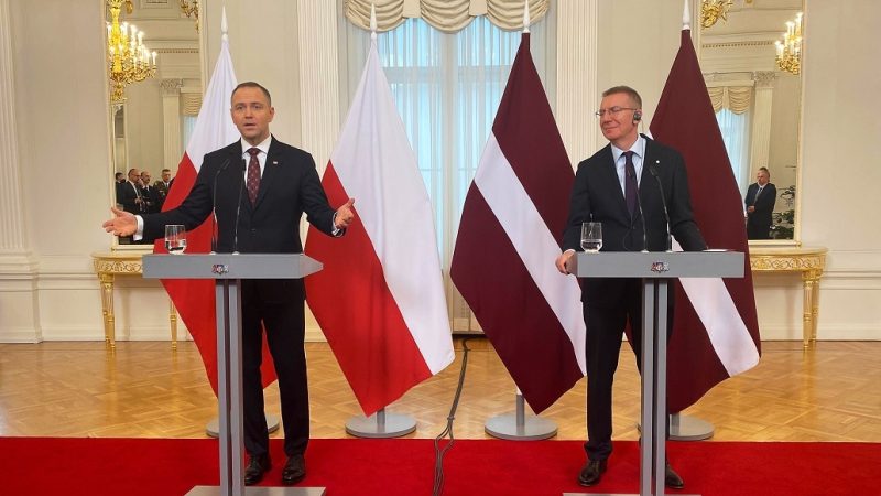 “سيارة متسخة” تفجر فضيحة في بولندا ولاتفيا