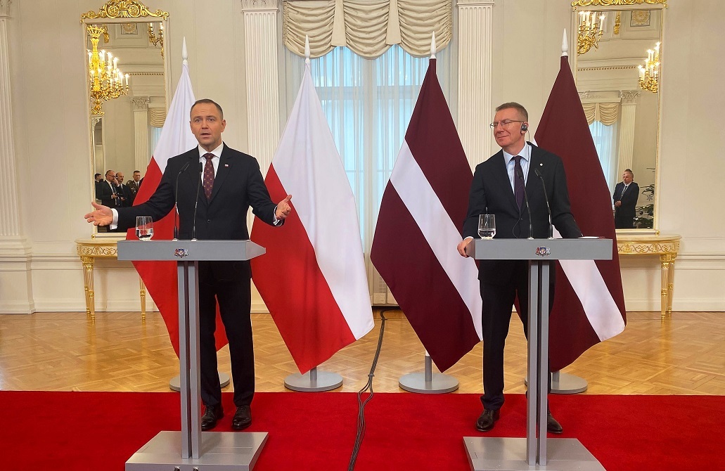 “سيارة متسخة” تفجر فضيحة في بولندا ولاتفيا