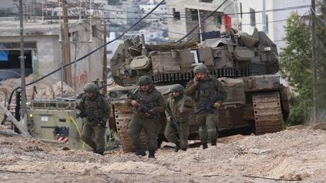 الجيش الإسرائيلي يقتل فلسطينيا بزعم محاولة تنفيذ عملية طعن قرب الخليل (فيديوهات)