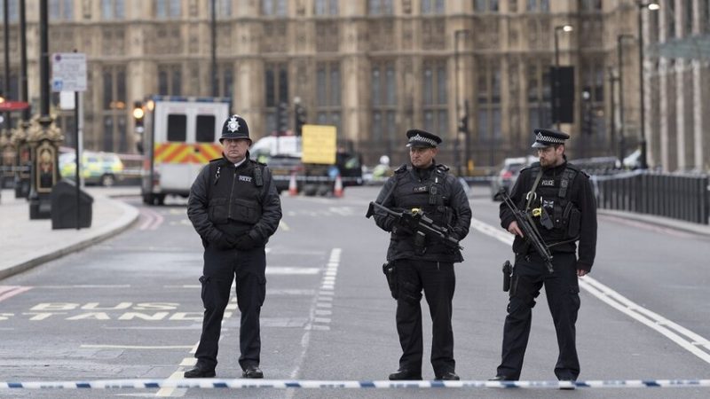 الشرطة البريطانية تعزز وجودها الأمني ​​حول المعابد اليهودية بعد إطلاق النار في سيدني