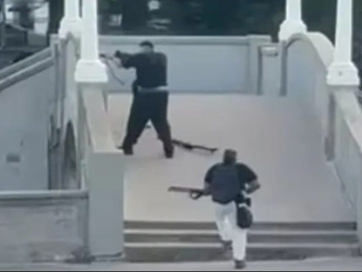 الشرطة الأسترالية: منفذا هجوم سيدني هما والد وابنه (صور + فيديو)