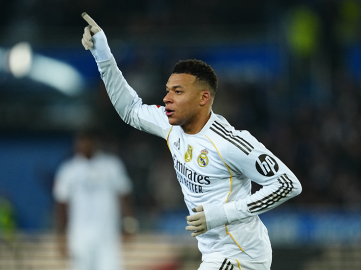 ريال مدريد يفلت من كمين ألافيس ويواصل مطاردة برشلونة في صدارة “الليغا”