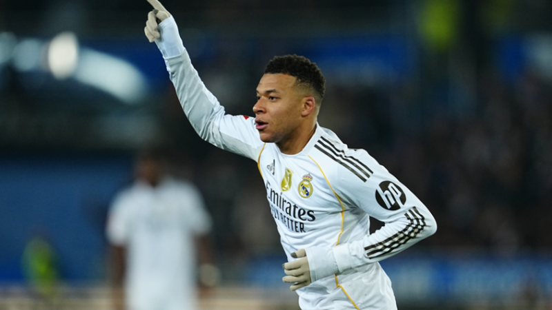 ريال مدريد يفلت من كمين ألافيس ويواصل مطاردة برشلونة في صدارة “الليغا”