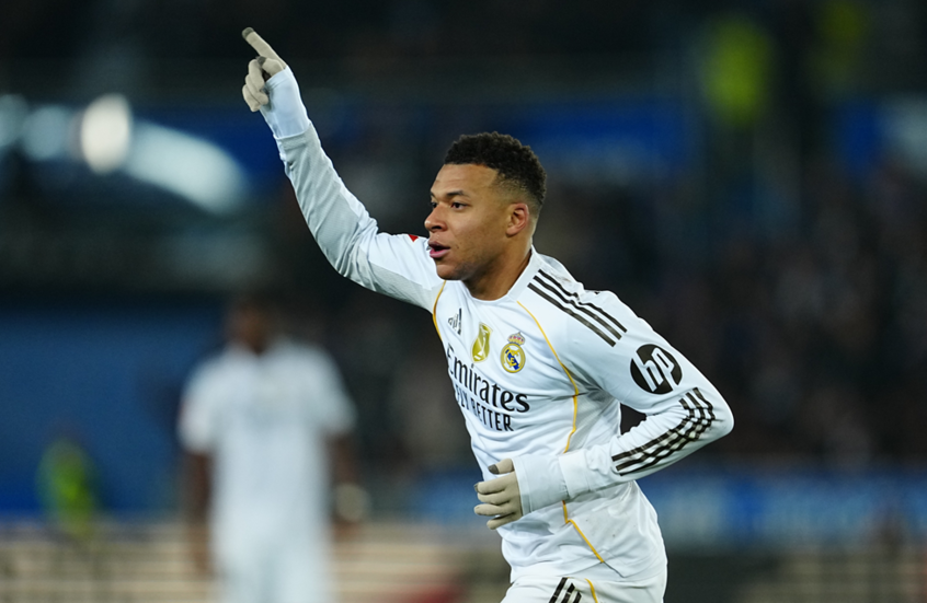 ريال مدريد يفلت من كمين ألافيس ويواصل مطاردة برشلونة في صدارة “الليغا”