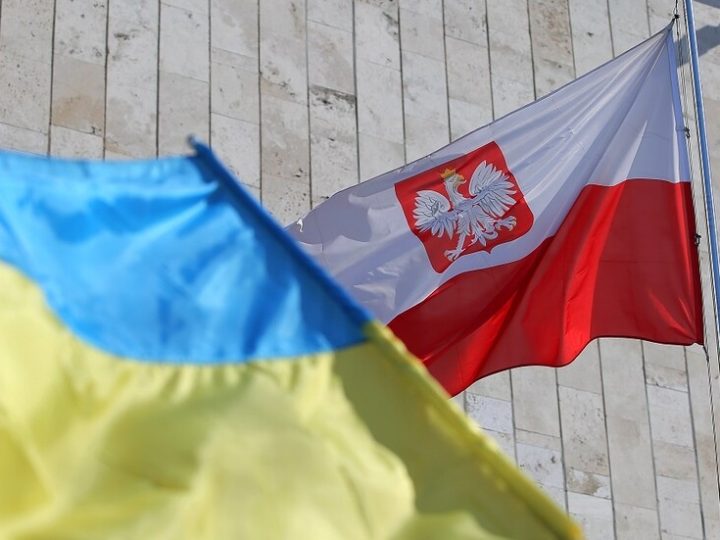 سلطات بولندا تدعو زيلينسكي إلى محادثات حول الأمن والاقتصاد والتاريخ