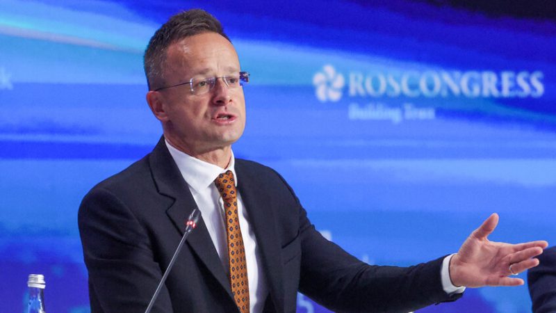 وزير خارجية هنغاريا يرد على سخرية نظيريه البولندي والأوكراني تجاه أوربان