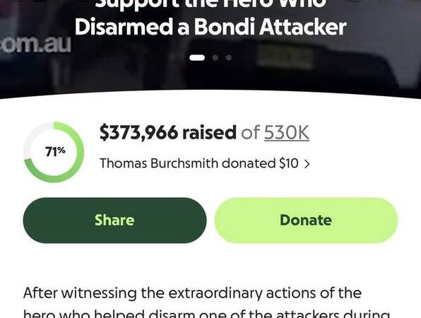 تبرعات بـ370 ألف دولار للرجل السوري- الأسترالي الذي هزم مهاجم شاطئ بوندي بسيدني