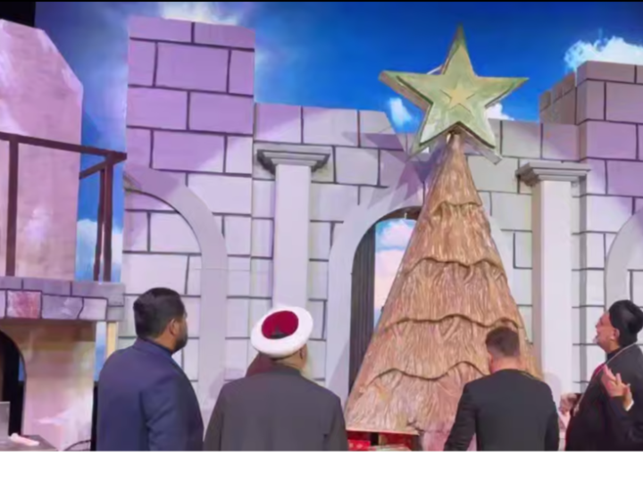لبنان.. افتتاح أكبر شجرة ميلاد مصنوعة من الصابون الطبيعي في العالم
