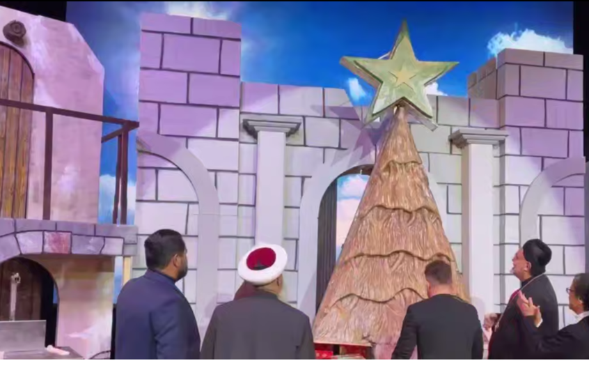 لبنان.. افتتاح أكبر شجرة ميلاد مصنوعة من الصابون الطبيعي في العالم