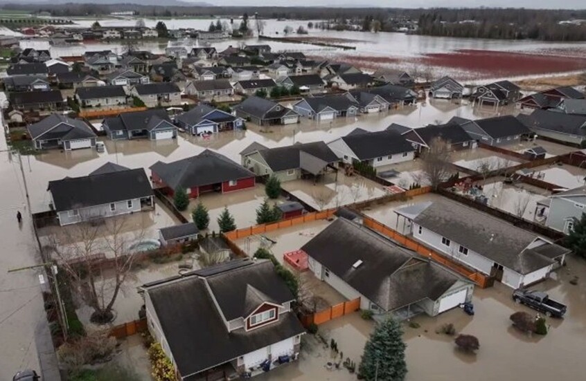 الولايات المتحدة.. إخلاء 3 ضواحي في مدينة سياتل بعد انهيار سد بسبب الأمطار الغزيرة (صور + فيديو)