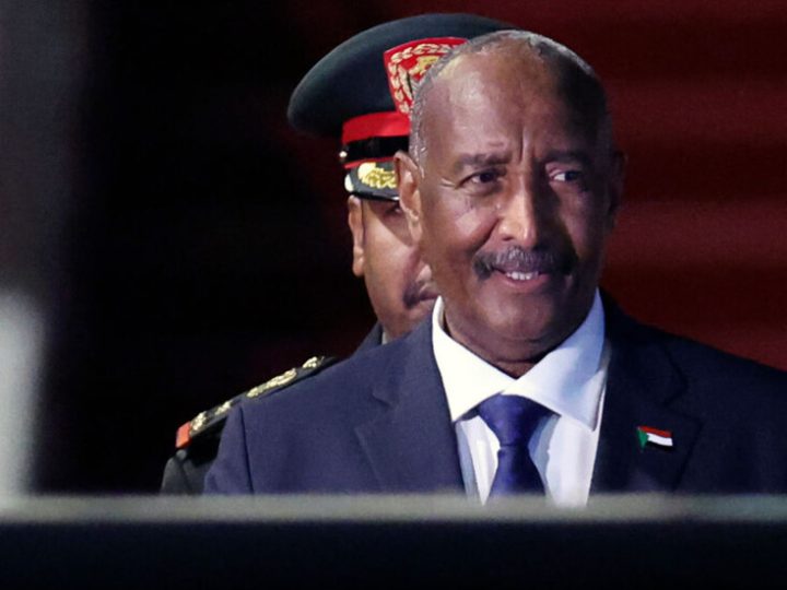 “ابن الأكرمين”.. البرهان ينشر صورة مع ولي العهد السعودي خلال زيارته للمملكة