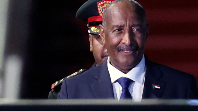 “ابن الأكرمين”.. البرهان ينشر صورة مع ولي العهد السعودي خلال زيارته للمملكة