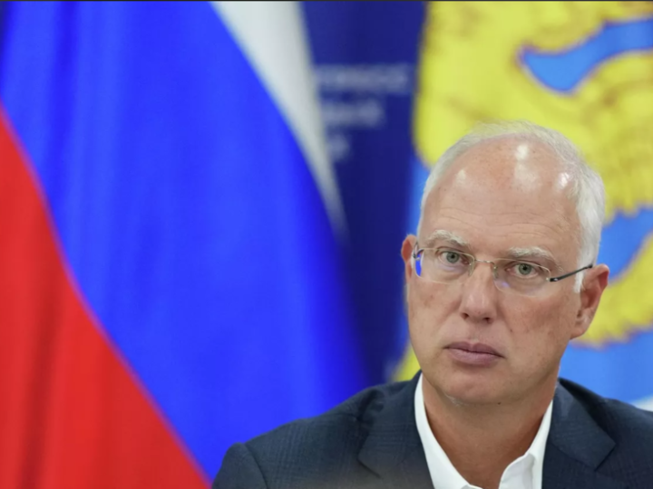 دميترييف يشير إلى أهداف خفية للغرب والناتو وراء الترويج لمعاداة روسيا