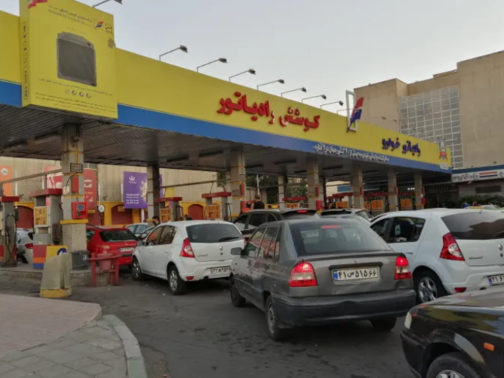 السلطات الإيرانية تضبط مستودعات وقود مهرب في طهران