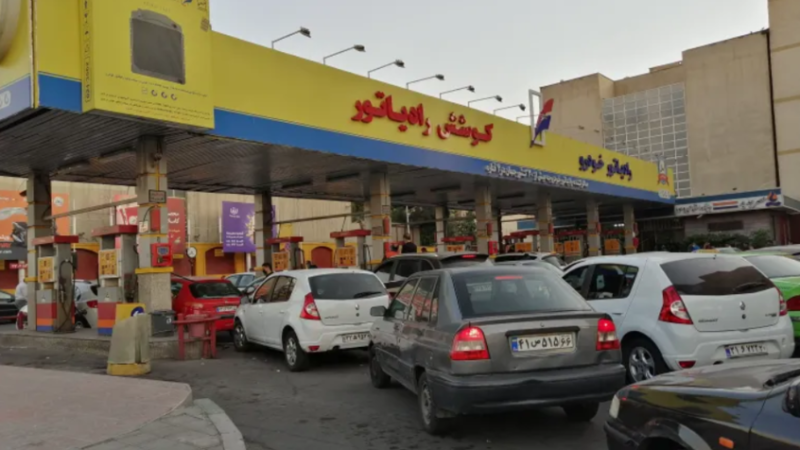 السلطات الإيرانية تضبط مستودعات وقود مهرب في طهران