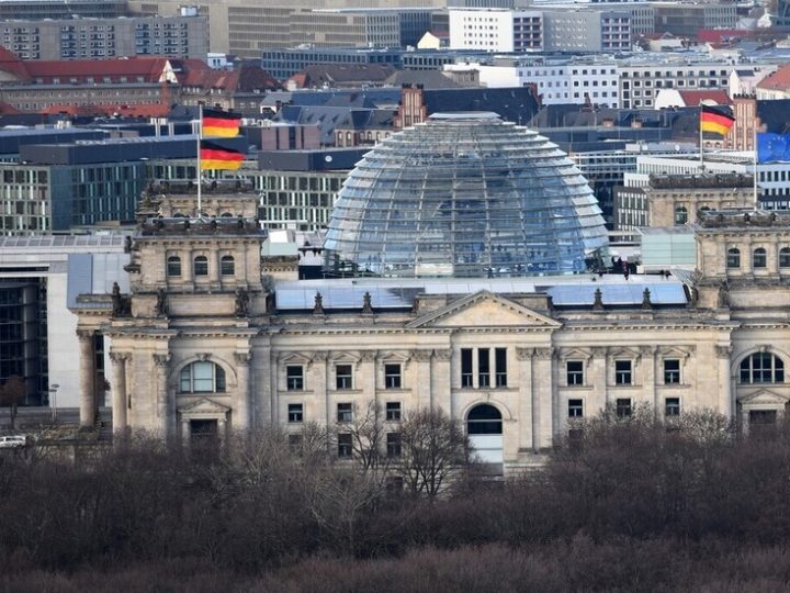 وزير دفاع ألمانيا يعرب عن شكوك حول تشكيل قوات متعددة الجنسيات لأوكرانيا