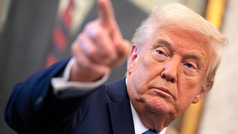 دي فانس يكشف ماذا أهداه ترامب بعد حديث عن “الأحذية السيئة”