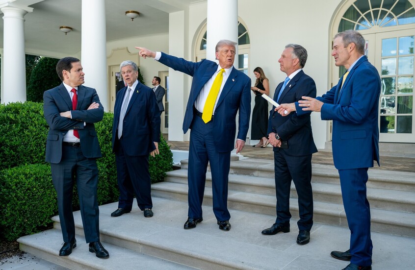 ترامب يشيد بويتكوف: الرجل المناسب للتسوية الأوكرانية