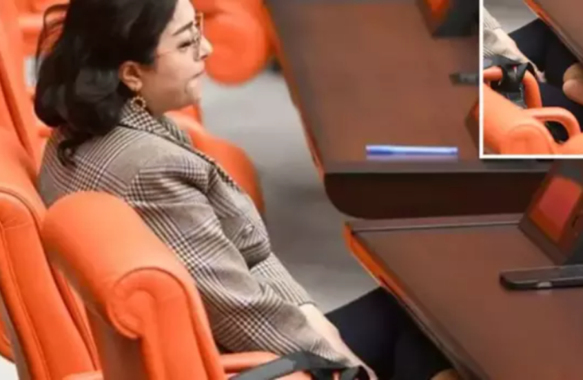 تركيا.. اتهامات لنائبة عن حزب كردي بـ”عدم احترام مجلس الأمة الكبير” (صور)