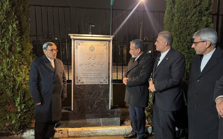 في مستهل زيارته لموسكو.. عراقجي يحيي ذكرى سلفه