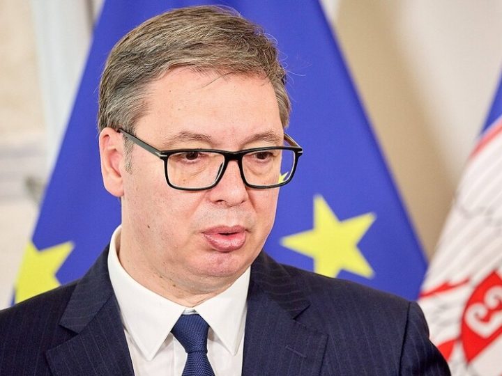 إلى جانب مَن تقف صربيا في النزاع بين روسيا وأوروبا؟