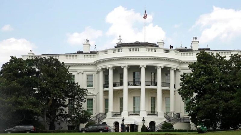 مسؤول أمريكي رفيع يشرح تصريحات ترامب تجاه فنزويلا ويدعي “سرقة” صناعة النفط