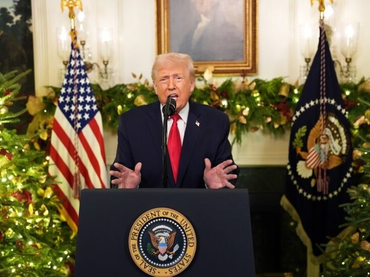 ترامب: الولايات المتحدة تشهد أول “هجرة عكسية” منذ نصف قرن