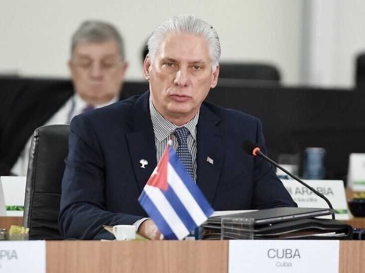 رئيس كوبا يتهم واشنطن بالقرصنة بإعلانها حصار فنزويلا