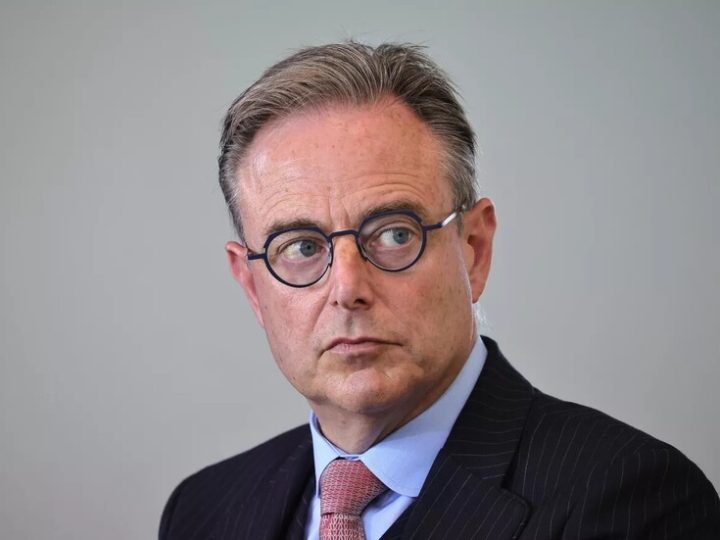 “اقفزوا معي بمظلة واحدة!”.. رئيس وزراء بلجيكا يحذردعاة التصرف بالأصول الروسية