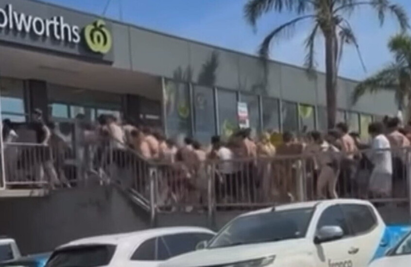سطو جماعي في أستراليا.. 200 مراهق يخربون ويسرقون متجرا في وضح النهار (فيديو)