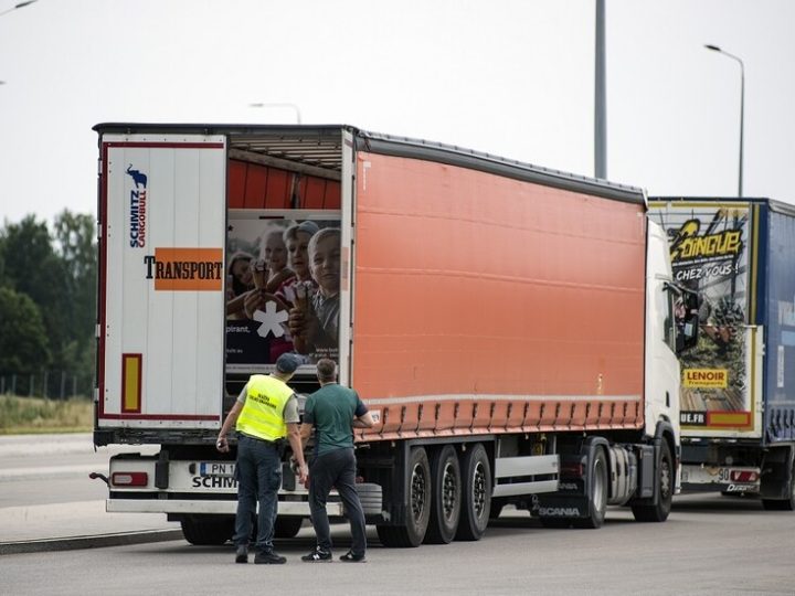 حرس الحدود البولندي يعتقل 17 مهاجرا من القرن الإفريقي