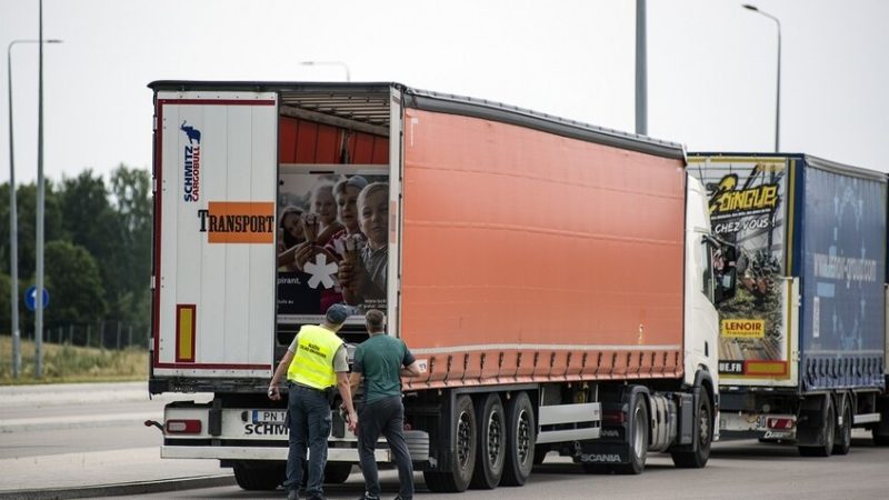 حرس الحدود البولندي يعتقل 17 مهاجرا من القرن الإفريقي