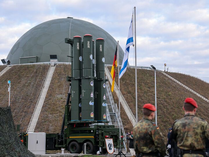 إسرائيل وألمانيا توقعان عقدا بقيمة 3.1 مليار دولار لتوسيع منظومة “آرو” للدفاع الجوي