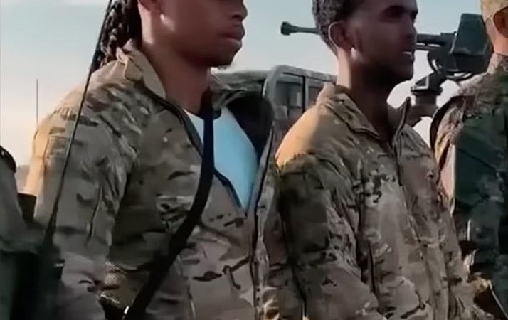 مغنيا راب بريطانيان يظهران مسلحين مع قوات في الصومال وسط صراع عشائري! (فيديو)