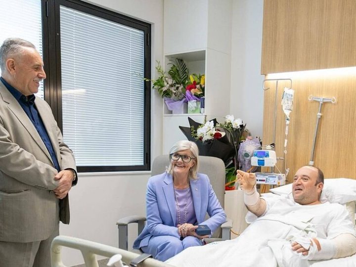 حملة تشهير واسعة تطال أحمد الأحمد بعد إنقاذه يهودا خلال هجوم بوندي