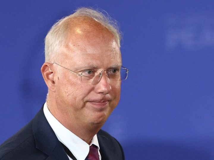 دميترييف ينصح فون دير لاين وميرتس بالاستقالة