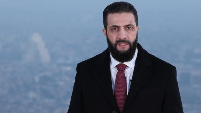 الشرع يهنئ الشعب السوري برفع كامل العقوبات عن البلاد (فيديو)