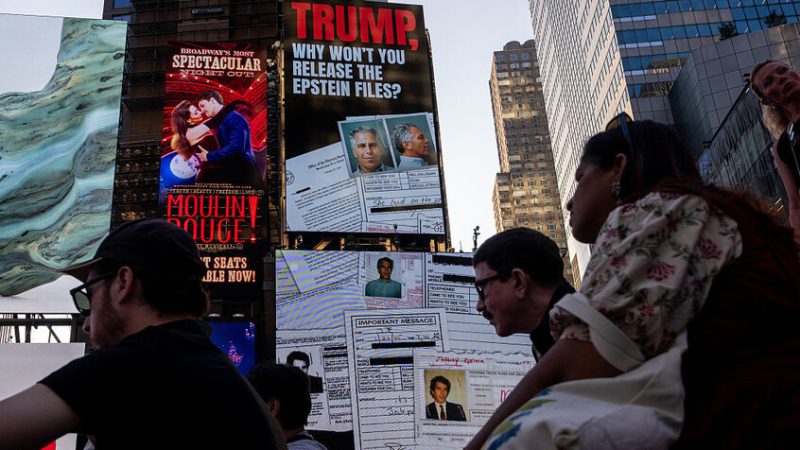 مئات الآلاف من الوثائق والصور.. العدل الأمريكية تكشف اليوم عن أسرار جديدة في قضية إبستين