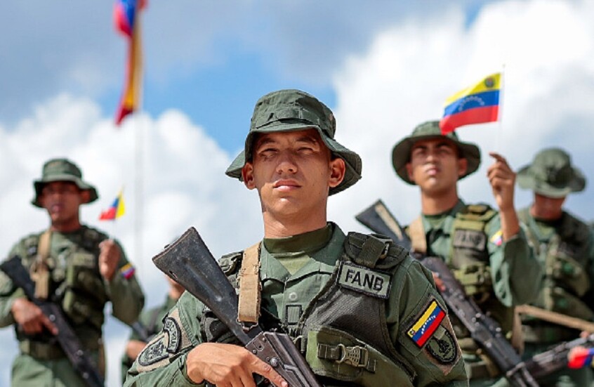 استخباراتي أمريكي يحذر من حرب شوارع في فنزويلا في حال غزوها