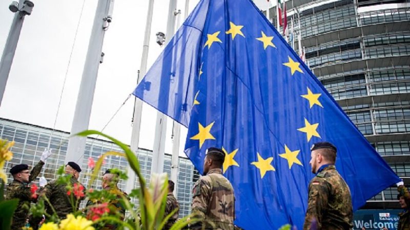 صحفي صربي: الاتحاد الأوروبي لا يملك جيشا يرسله إلى أوكرانيا وقواته “كتائب من المثليين”