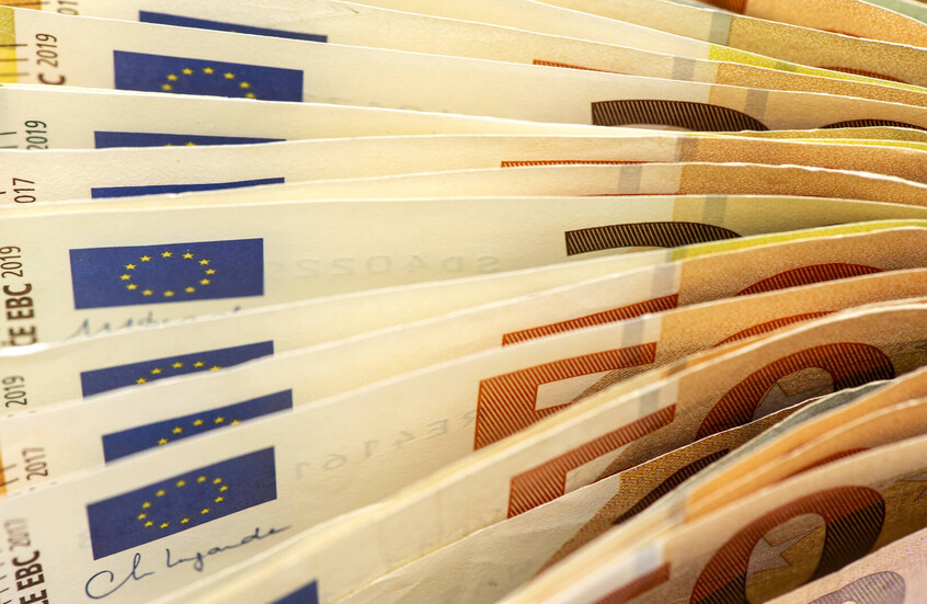 “بوليتيكو” تكشف تفاصيل جديدة عن العبء المالي على أوروبا في دعم أوكرانيا